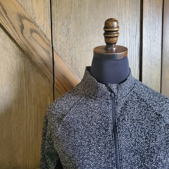 Lululemon Restless Half Zip - Picture 4 of 4